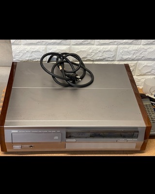 YAMAHA CDX-2020 (埼玉県のお格様から宅配買取にて買取致しましたトレー開閉不可能でしたのでジャンク扱いで買い取りさせて頂きました。